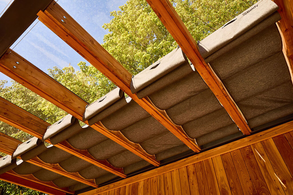 Materiál baldachýnu